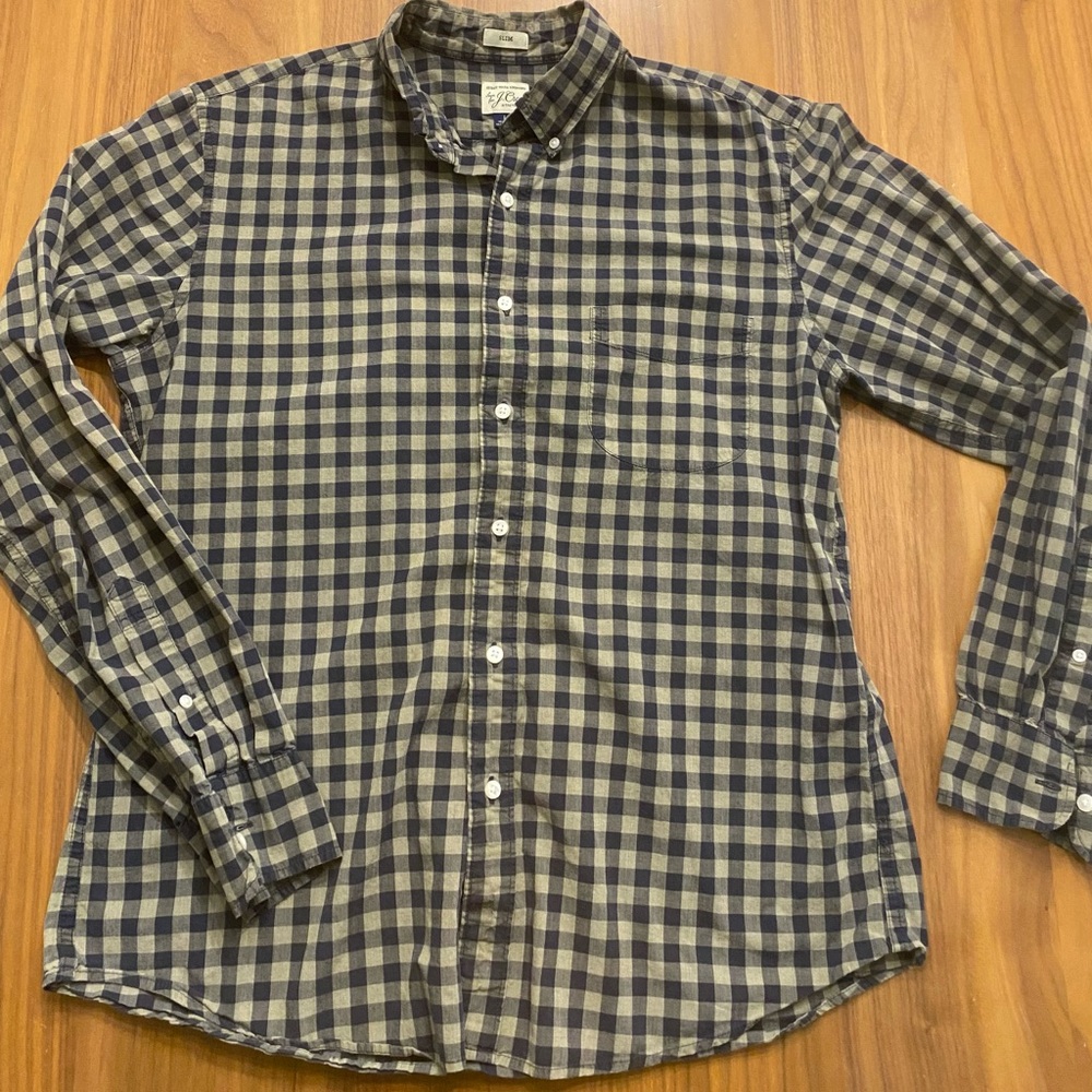 J. Crew Secret Wash Olive and Navy Gingham in Size Large
Slim